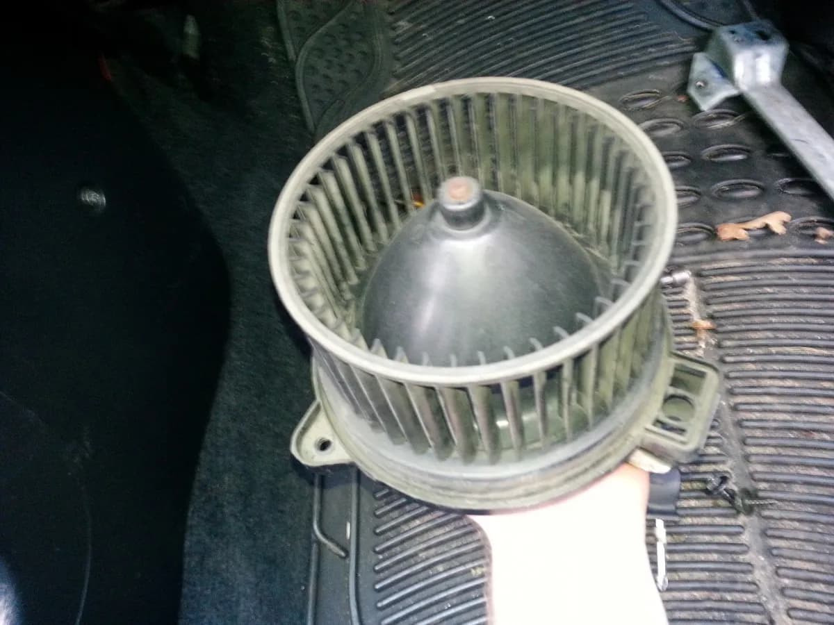 Gdzie jest rezystor dmuchawy Honda Civic VII - uniknij kosztownych napraw Gdzie jest rezystor dmuchawy Honda Civic VII - uniknij kosztownych napraw