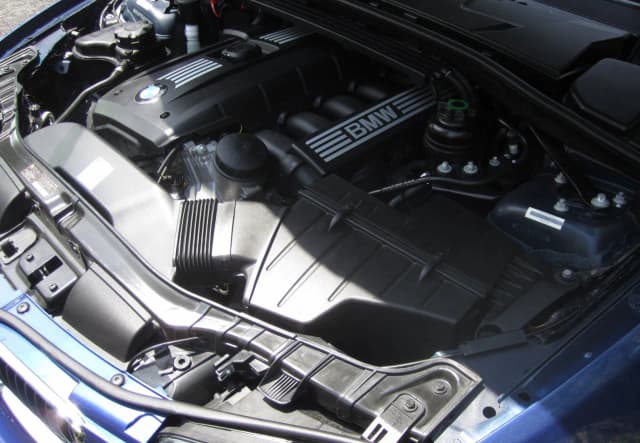 Jak sprawdzić temperaturę silnika BMW E90 i uniknąć poważnych problemów Jak sprawdzić temperaturę silnika BMW E90 i uniknąć poważnych problemów