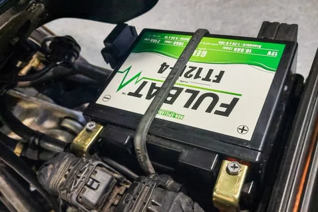 Jak wyjąć akumulator Honda Shadow 125 – krok po kroku bez problemów Jak wyjąć akumulator Honda Shadow 125 – krok po kroku bez problemów