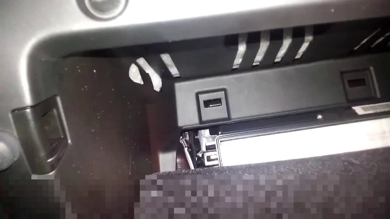 Gdzie dokładnie znajduje się filtr kabinowy w Jeepie Commanderze? Sprawdź teraz! Gdzie dokładnie znajduje się filtr kabinowy w Jeepie Commanderze? Sprawdź teraz!