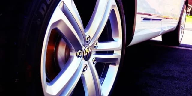 Jak lakierować felgi aluminiowe, aby uniknąć najczęstszych błędów Jak lakierować felgi aluminiowe, aby uniknąć najczęstszych błędów