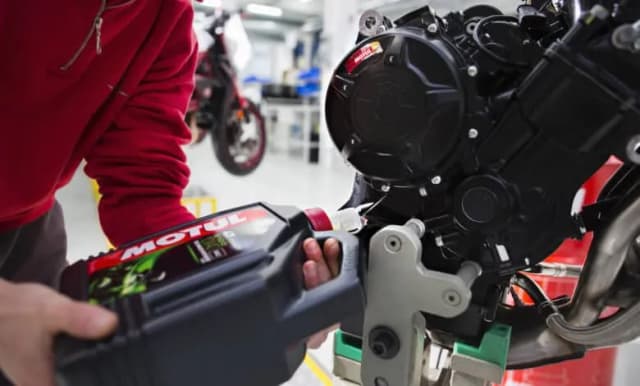 Jakie oleju użyć w Honda Shadow 125 i ile go wlać? Jakie oleju użyć w Honda Shadow 125 i ile go wlać?