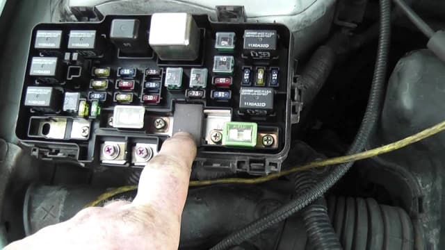 Objawy ELD w Hondzie – jak rozpoznać problemy z elektryką? Objawy ELD w Hondzie – jak rozpoznać problemy z elektryką?