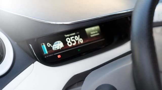 Jak długo ładować samochód elektryczny? Czas ładowania i porady Jak długo ładować samochód elektryczny? Czas ładowania i porady