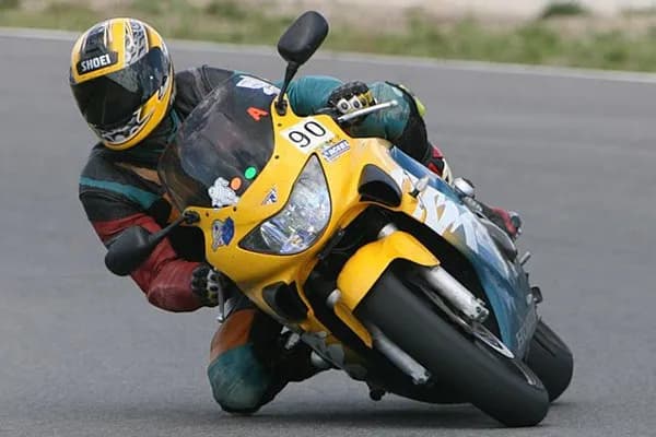 Honda CBR 600 F4 - Ile ma koni? Odkryj maksymalną moc motocykla Honda CBR 600 F4 - Ile ma koni? Odkryj maksymalną moc motocykla
