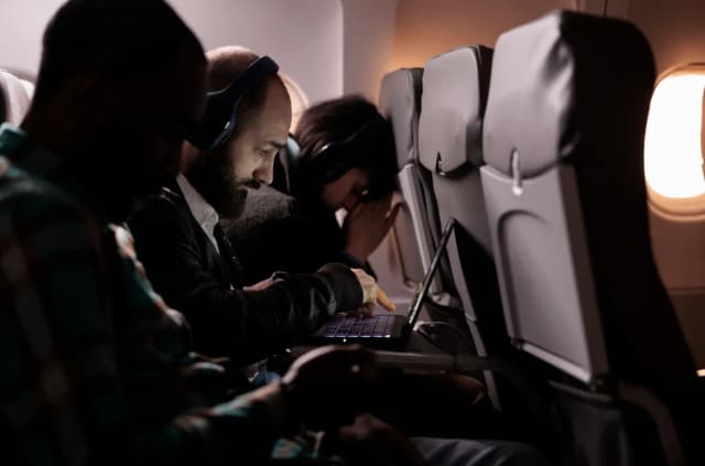 Eksploracja świata mobilnej rozrywki online: gra w trasie podczas podróży Eksploracja świata mobilnej rozrywki online: gra w trasie podczas podróży