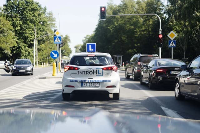 Ile kosztuje kurs na prawo jazdy? Ceny, które zaskoczą każdego Ile kosztuje kurs na prawo jazdy? Ceny, które zaskoczą każdego