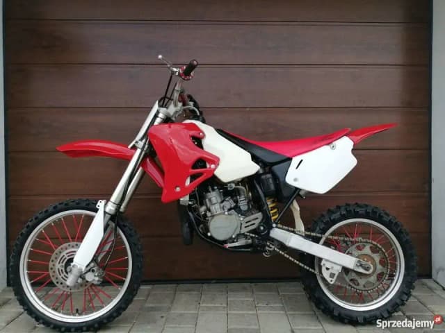 Honda CR 85 ile ma koni? Odkryj moc silnika i jego osiągi Honda CR 85 ile ma koni? Odkryj moc silnika i jego osiągi