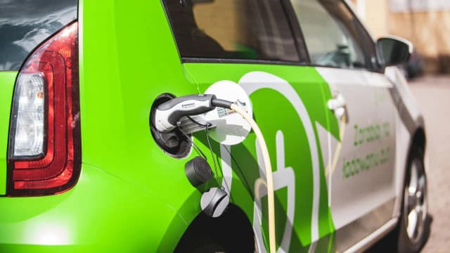 Ile kosztuje ładowanie samochodu elektrycznego w domu? Sprawdź stawki! Ile kosztuje ładowanie samochodu elektrycznego w domu? Sprawdź stawki!
