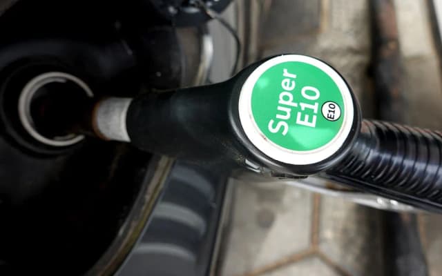 Jakie samochody mogą jeździć na benzynie E10? Sprawdź, zanim zatankujesz Jakie samochody mogą jeździć na benzynie E10? Sprawdź, zanim zatankujesz