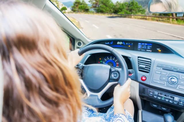 Znaczenie kontrolek w Honda Civic – co oznaczają i jak reagować Znaczenie kontrolek w Honda Civic – co oznaczają i jak reagować